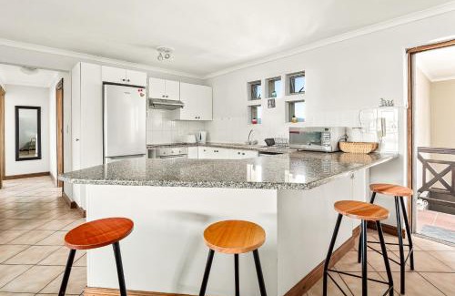 Knysna Central Apartment | Summer Views