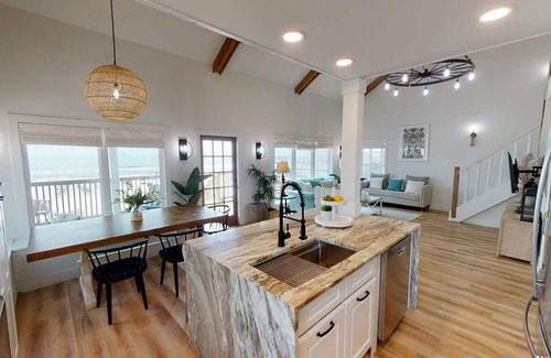 Southpointe House | Summer Wind- Direct Beachfront, Shared Pool