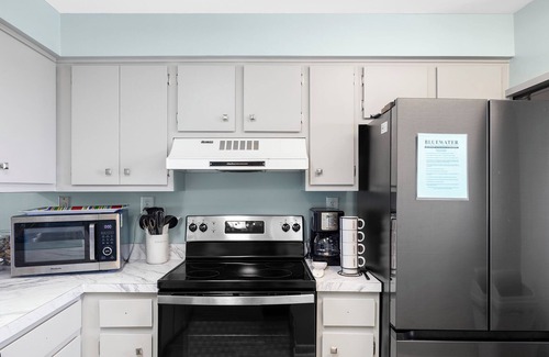 Indian Beach Condo | Summer Winds 403: Oceanfront 2BR 2BA, Complex Amenities!