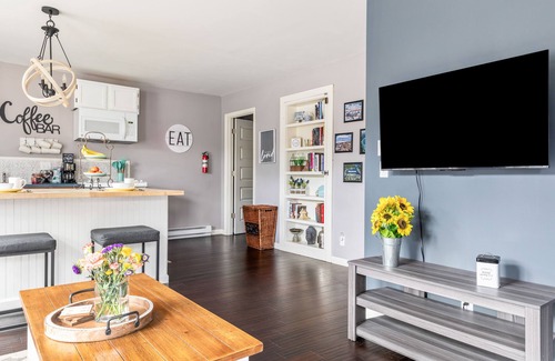 East Jordan House | Summer Winterland Retreat-Hot Tub, Dogs, Boyne, Charlevoix, Petoskey, Skiing