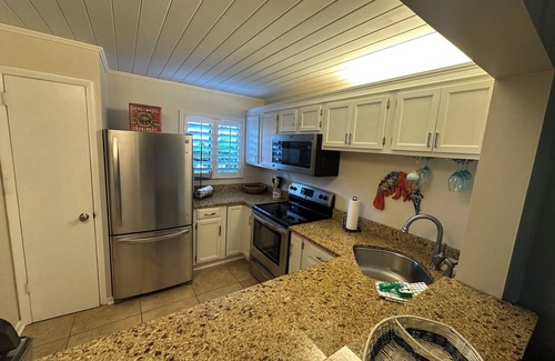 Crescent Beach Condo | Summerhouse Oceanview 2 Bedroom 2 Bath Flatt 142!