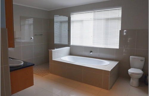 Wilderness Bed & Breakfast | Summerlane BnB - Room Platinum with lovely views to the Lake