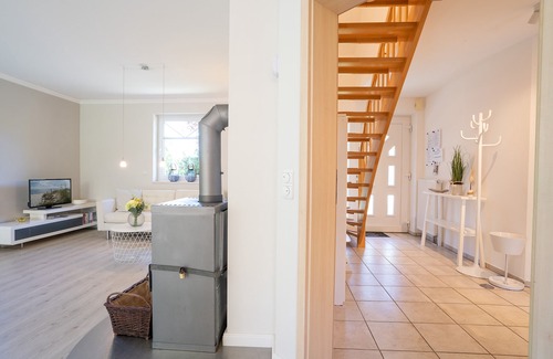 Fissau House | Summertime vacation home with terrace and beach chair in Eutin-Fissau