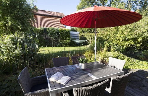 Fissau House | Summertime vacation home with terrace and beach chair in Eutin-Fissau