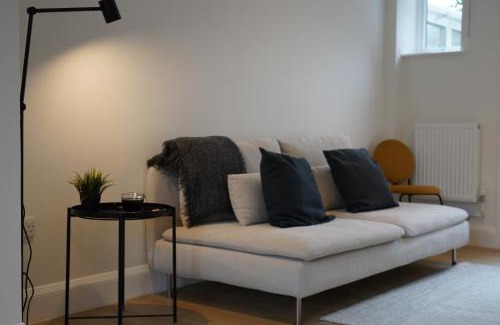 Oxford House | Summertown Oxford- Entire 4 bedroom home, sleeps up to 10- 10 mins to city centre