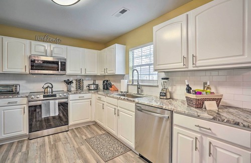 Summerville House | Summerville Family Home ~ 20 Mi to Charleston