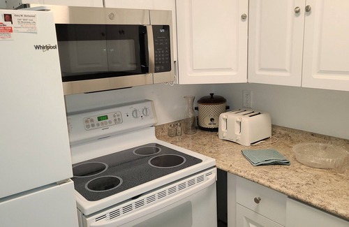 Iona Apartment | Summerwinds Ct Cul De Sac Bside Duplex a few miles from Ft Myers Beach & Sanibel