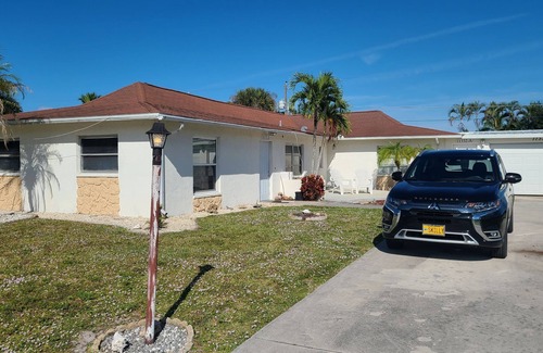 Iona Apartment | Summerwinds Ct Cul De Sac Bside Duplex a few miles from Ft Myers Beach & Sanibel