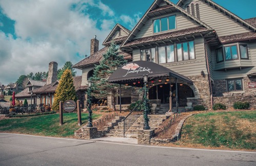 Blowing Rock Condo | Summit 1 | Fireplace, Restaurant, Pool, Spa