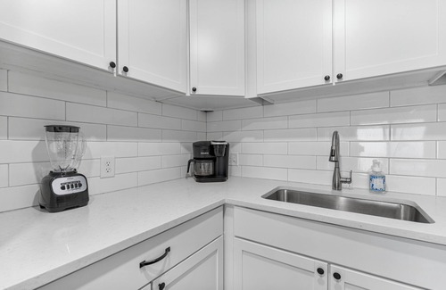 Panama City Beach Hotel | Summit 1BR-Sleeps 5-Includes Beach Service Chairs for Spring - Fall 2025!