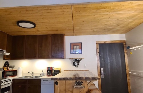 Mammoth Lakes Condo | Summit Condo by Eagle Lodge