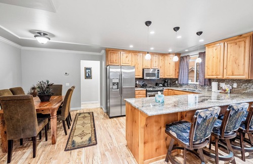 Summit Estates Cabin | Summit Condo - Luxury Condo, Walk to Slopes, Fireplace