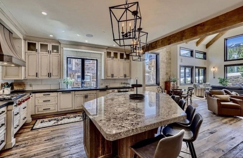 Copper Mountain House | Summit Grove Lodge ~ 5 King Suites, Ski in/out, Hot Tub, Movie Theater ~ Sleeps 26