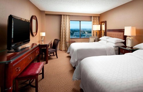 Englewood House | Summit Serenity: 3 Family-friendly Units. Parking.. Close to Denver Zoo!