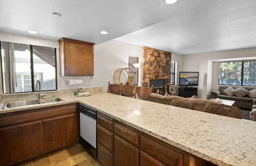 Summit Estates House | Summit X-ross Roads - Walk to Snow Summit, Fireplace, Deck, Barbecue