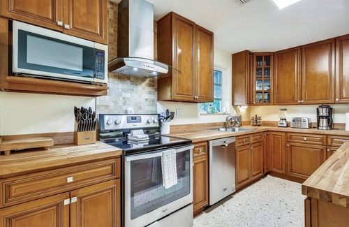 Midtown House | Sumptuous Home with Private Pool, Central AC, WiFi, and Private Washer/Dryer