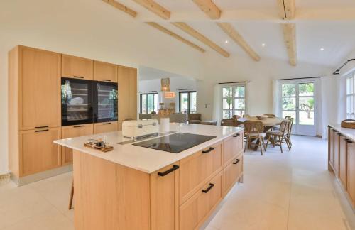 Saint-Tropez Villa | Sumptuous Villa facing the Bay of Canebiers