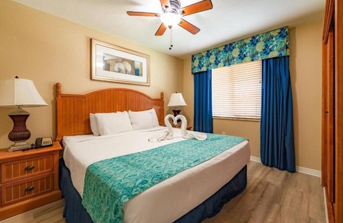 Kissimmee Resort | Sun and Fun! Relax with Pools, Waterslides and Disney World Just Minutes Away