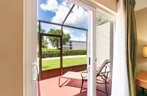 Kissimmee Resort | Sun and Fun! Relax with Pools, Waterslides and Disney World Just Minutes Away