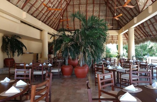 Ixtapa Villa | Sun and security, for your family.