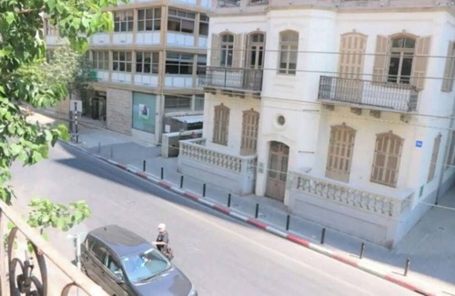 Florentin Apartment | Sun Balcony Studio|Steps from Rothschild Boulevard
