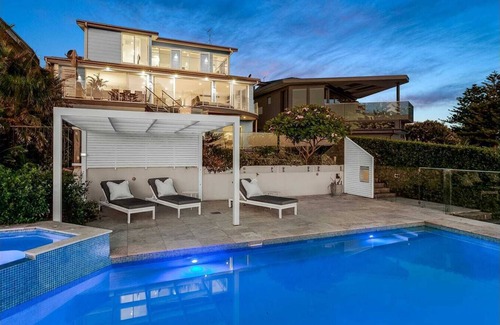 Sydney House | Sun-Catcher with pool AVAIL. Dec + Jan 2024