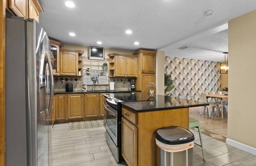 Pinellas Park House | Sun Coast Paradise: Fenced Terrace w/Pool, Spa. Gourmet Kitchen/Game Room Pets OK
