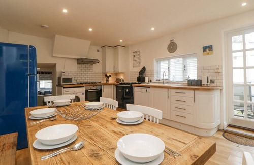 Looe Cottage | SUN COTTAGE, family friendly, character holiday cottage in Looe