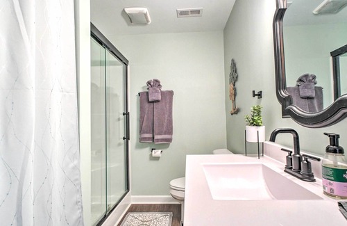 Kings Grant House | Sun-Dappled Getaway in Wilmington w/ Fire Pit
