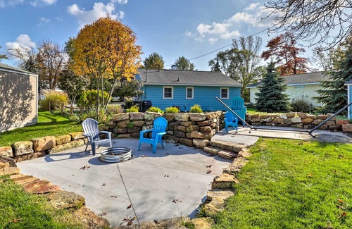 Holland Cottage | Sun-Dappled Holland Retreat - Walk to Water Access