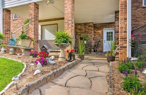 Lenoir Apartment | Sun-Dappled Lenoir Abode w/ Patio & Yard!