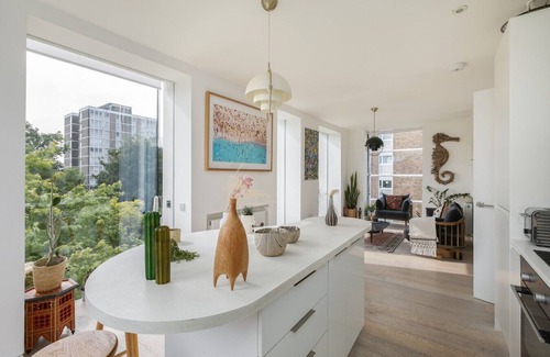 Shoreditch Apartment | Sun-Drenched Shoreditch 2 Bedroom Penthouse Zone 1 Perfect for a Family Stay