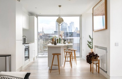 Shoreditch Apartment | Sun-Drenched Shoreditch 2 Bedroom Penthouse Zone 1 Perfect for a Family Stay