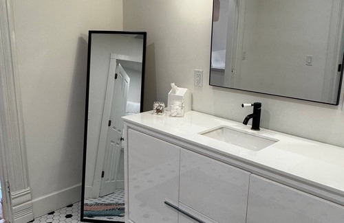 Decorah Apartment | Sun-Filled 1 Bedroom Overlooking Water Street - No Cleaning Fee