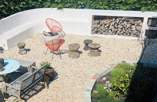 Queens House | SUN FILLED 3-bedroom APARTMENT with WiFi, AC in ROCKAWAY BEACH