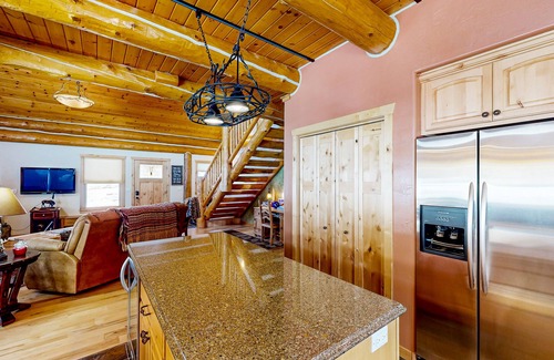Sturgis Cabin | Sun-filled cabin with full kitchen, fireplace, streaming, jetted tub, deck, & AC