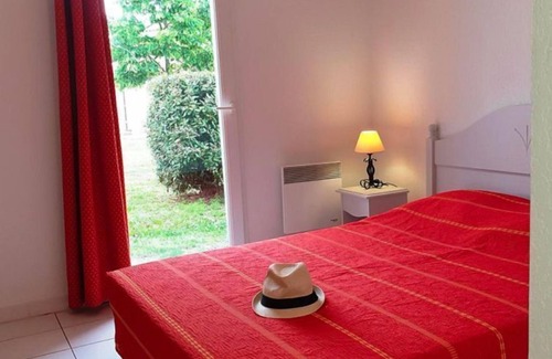 Saint-Saturnin-les-Avignon Apartment | Sun Hols les Rives du Lac by Interhome