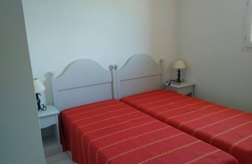 Saint-Saturnin-les-Avignon Apartment | Sun Hols les Rives du Lac by Interhome