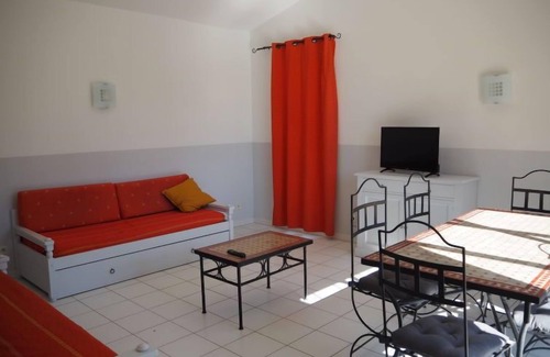 Saint-Saturnin-les-Avignon Apartment | Sun Hols les Rives du Lac by Interhome