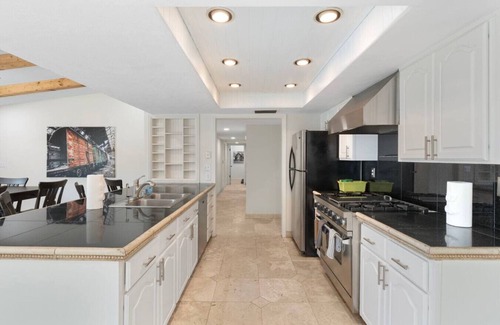 The Lakes House | Sun, Fun & a Tempe Tan Home