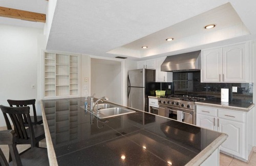 The Lakes House | Sun, Fun & a Tempe Tan Home