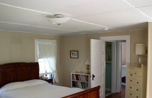 Warren House | SUN HILL FARM 3/4 MILE FROM LAKE WARAMAU