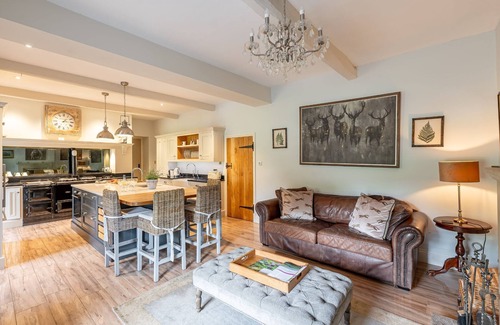 Constable Burton Cottage | Sun Hill Farmhouse - a cottage that sleeps 10 guests in 5 bedrooms