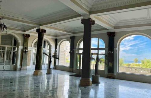 Behobie Apartment | SUN KEYWEEK Duplex Breathtaking view of the Ocean and Palace Gardens