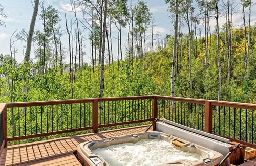 Glenwood Springs House | Sun King Chalet | Sunlight Ski, Hot Tub, Lg. Deck