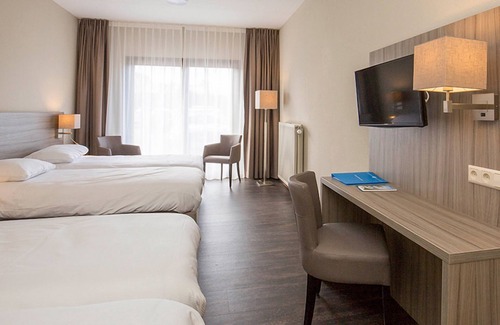 Callantsoog Hotel | Sun-Kissed Escape | Sea Breeze Retreat w/Vibrant Beach Activities, Golf Nearby