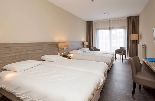 Callantsoog Hotel | Sun-Kissed Escape | Sea Breeze Retreat w/Vibrant Beach Activities, Golf Nearby