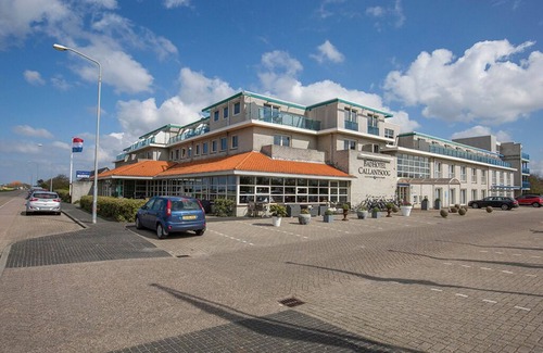 Callantsoog Hotel | Sun-Kissed Escape | Sea Breeze Retreat w/Vibrant Beach Activities, Golf Nearby