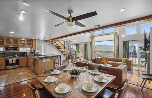 Silver Strand House | Sun-Kissed in SilverStrand | Rooftop Deck + Dogs!