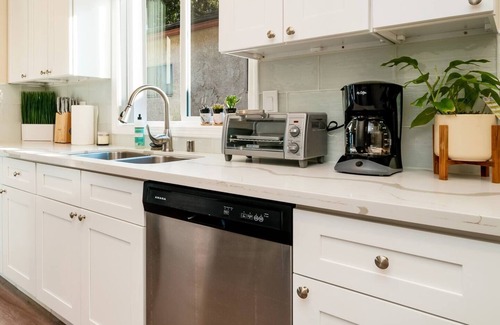 Hawthorne House | Sun Kissed Solace